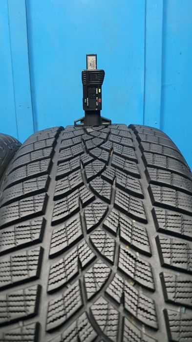 255/45 R20 Sprzedam opony zimowe Goodyear ! Rok 2024