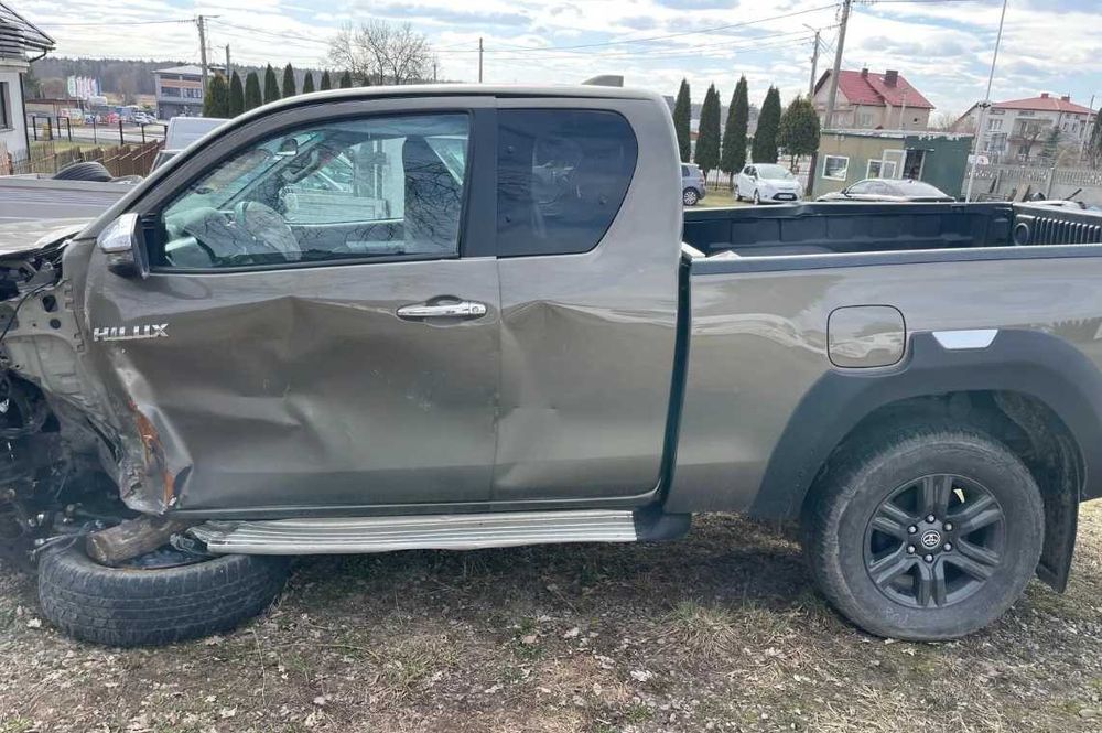 Разборка Toyota Hilux скло