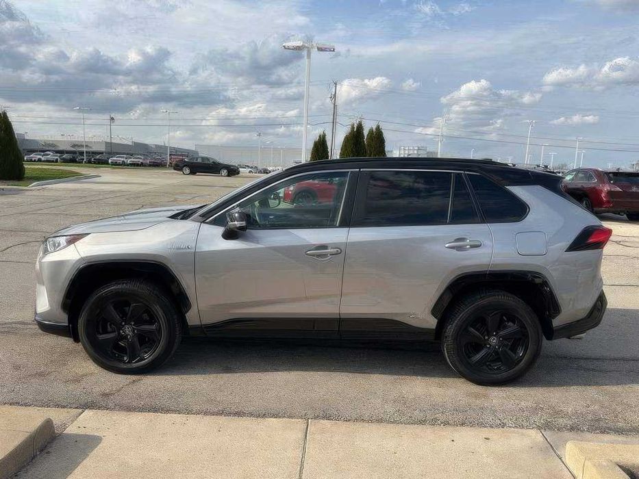 Toyota RAV4 Hybrid XSE      2021
