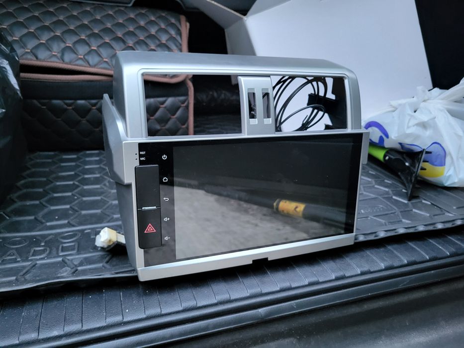 Штатна магнітола Toyota Land Cruiser Prado 150 (2018 р.)

Оригінальна