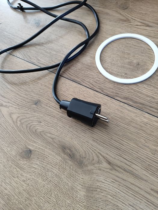 Pistolet do malowania 700wat, kompletny, jak nowy. 2024r

Wtyczka e