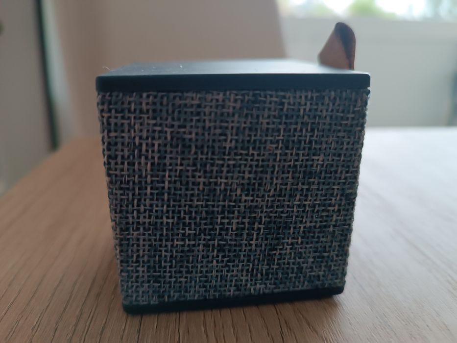 Coluna de música rockbox cube fabric edition
