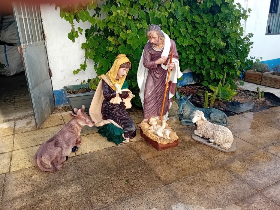 Vendo presépio em resina