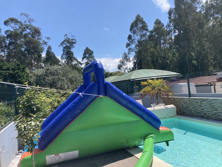 Insuflável Aquático com Escalada e Slide