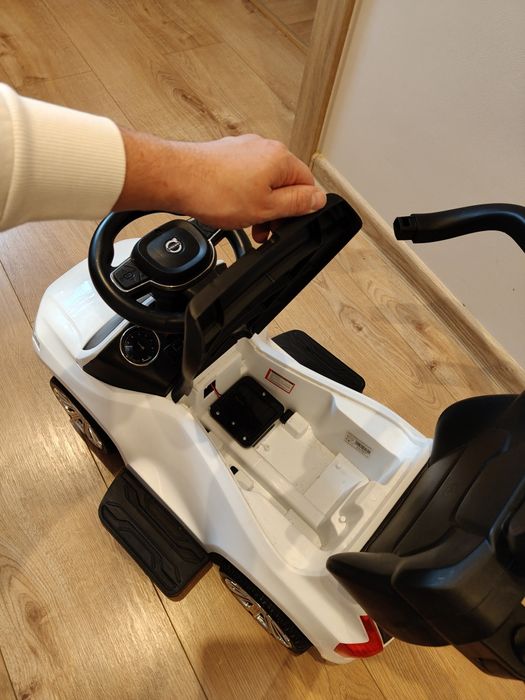 Pchacz Jeździk Volvo XC90