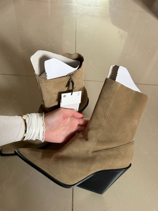 Казаки Zara з натуральної замші