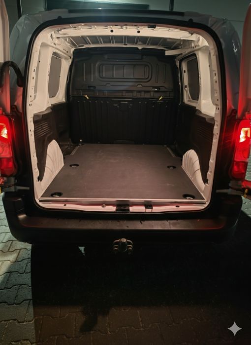 Wynajem samochód dostawczy Toyota Proace city