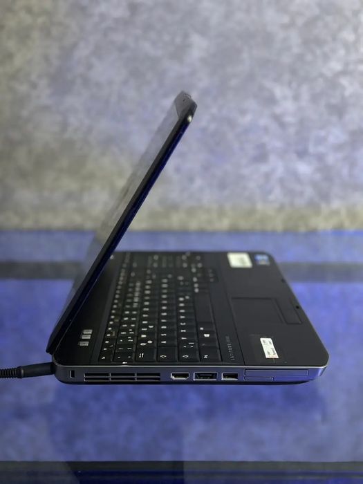 Ноутбук DELL Latitude E5520