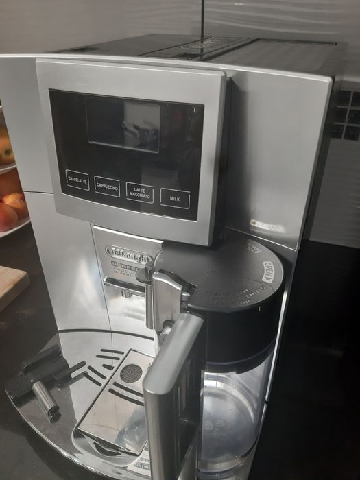 Sprzedam ekspres De'Longhi Esam 5600