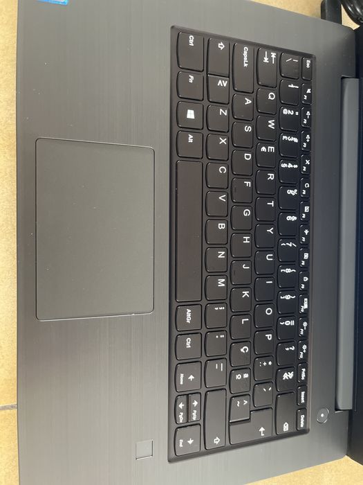 Lenovo v330 14” i5 8geração 256 ssd 8gb ram TECLADO PORTUGUÊS