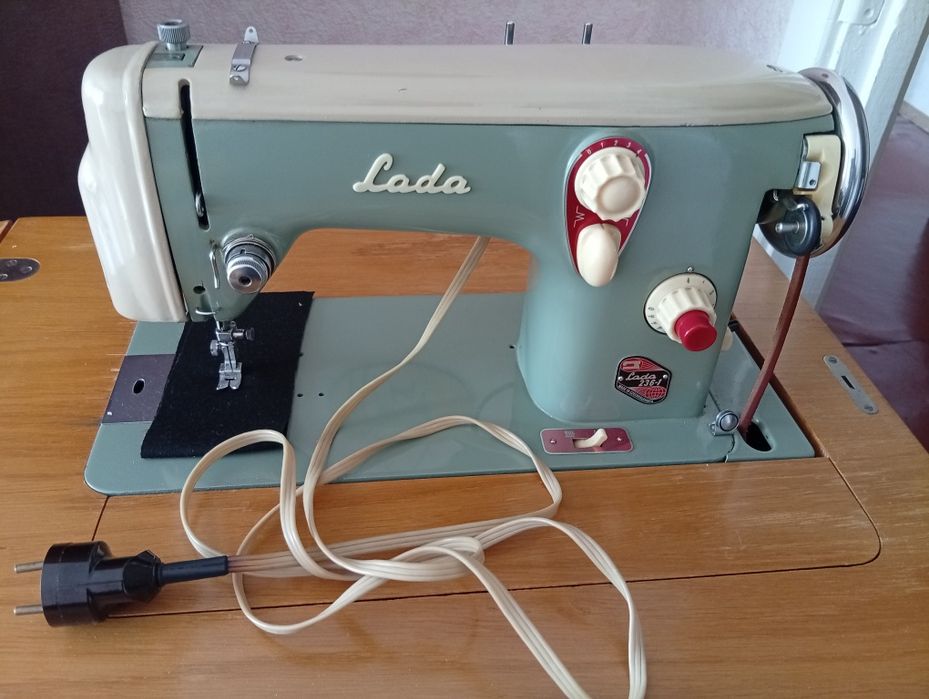 Швейная машина Lada 236-1