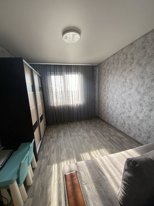 Продам 4-х кімнатну руминську квартиру