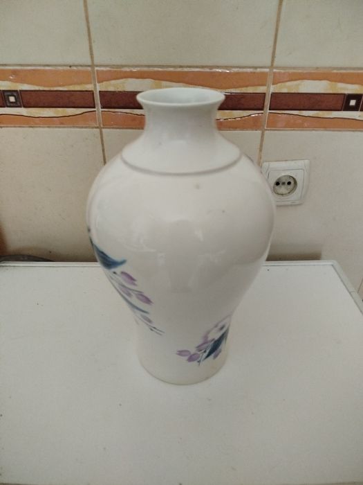 Большая фарфоровая ваза