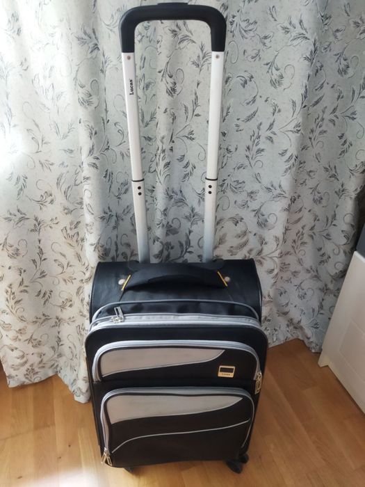 Валізу продам б/у