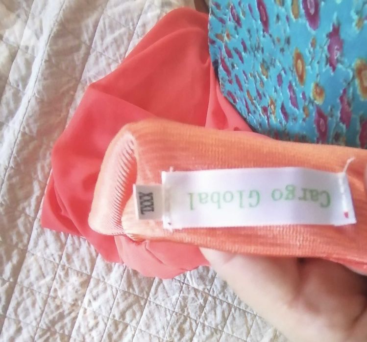 Vestido curto com laço atrás
