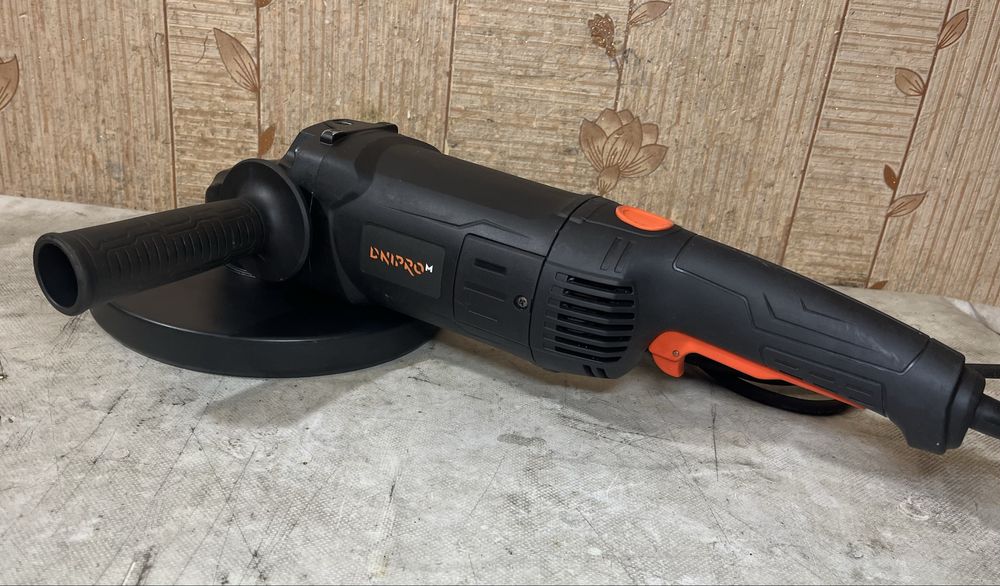 Болгарка Dnipro-M GL-240 | 2400 Вт | Плавний пуск | Гарантія до 2028 р