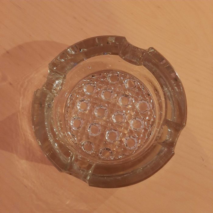 Cinzeiro Vintage em Vidro Transparente Pesado