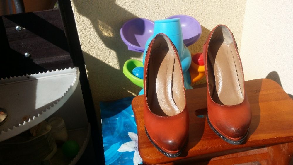 Szpilki na koturnie skóra rozmiar 38