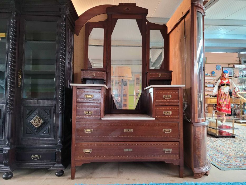 Toucador / Pechiché antigo em muito bom estado geral