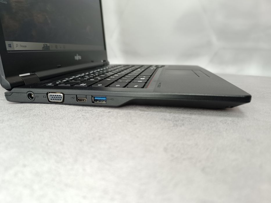 Ноутбук Fujitsu LIFEBOOK E448/i3-7020U/8 GB/256/14" HD/для навчання
