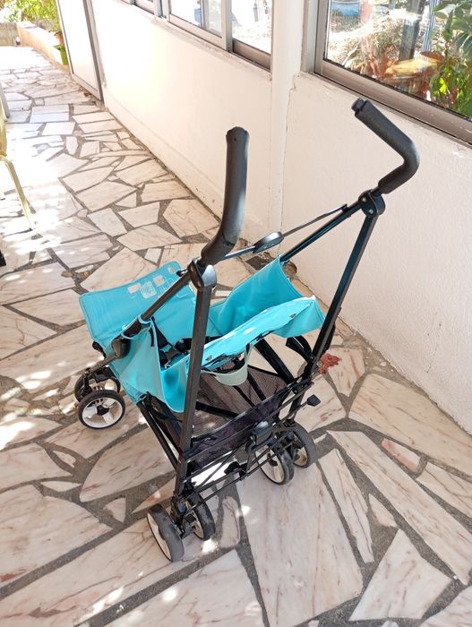 Vendo dois carrinhos de bebé,marca Pierre Cardin .