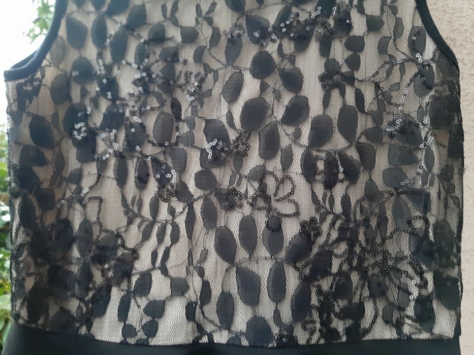 Koronkowa czarna sukienka