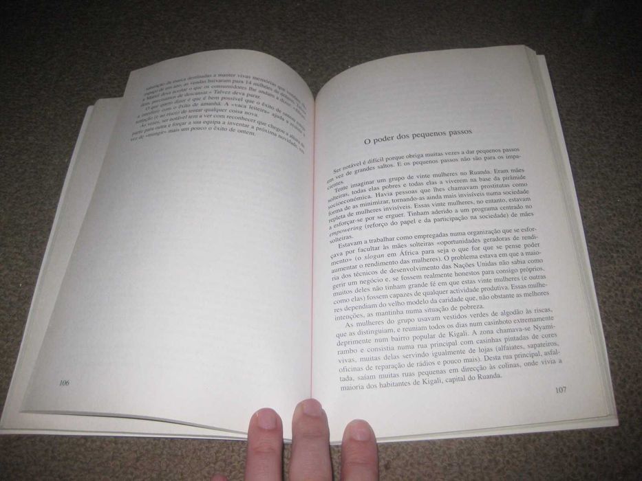 Livro "O Grande MUU!" com cordenação de Seth Godin