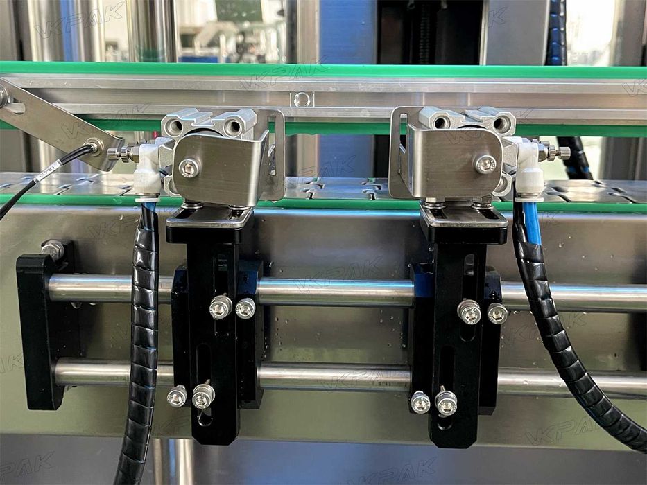 Máquina de enchimento, Máquina de enchimento de líquidos / pastas