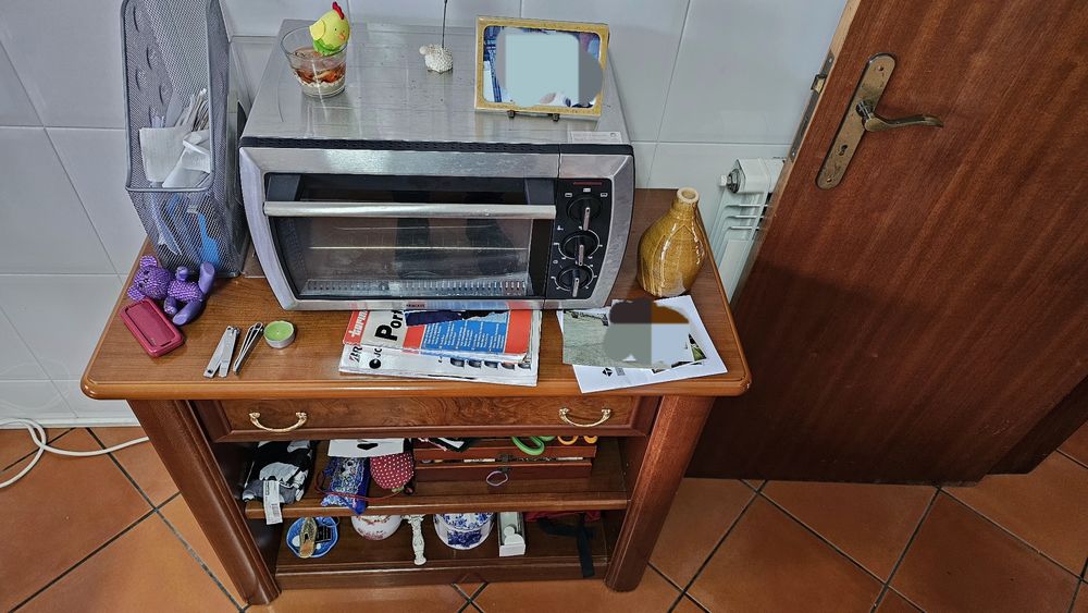 Aparador / móvel de apoio em madeira maciça – excelente estado