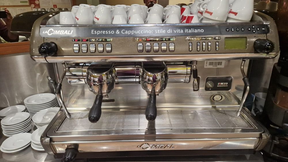 Máquina de café industrial cimbali M39 tpi de gama na sua epoca.