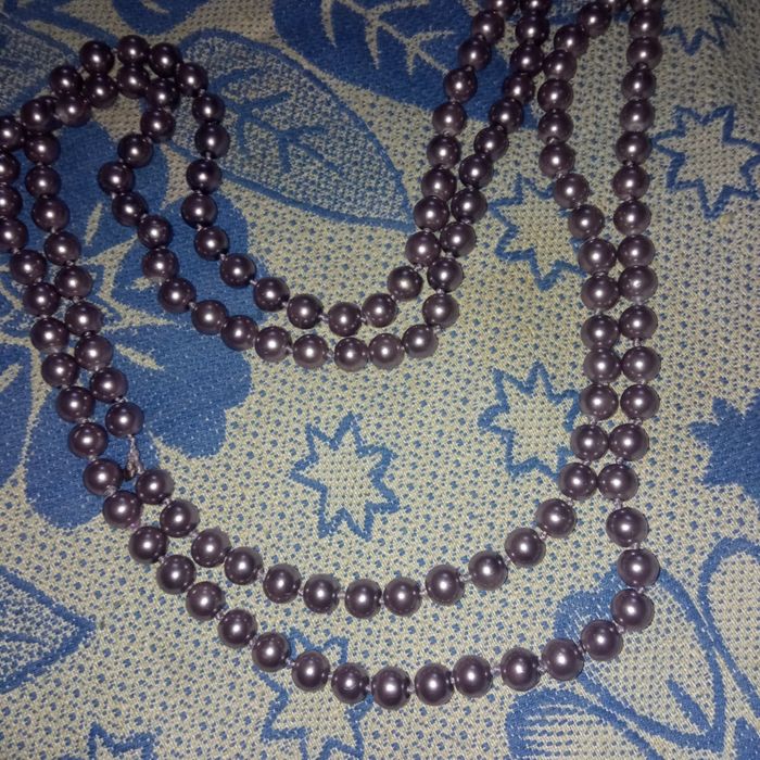 Красивые бусы жемчуг серого цвета