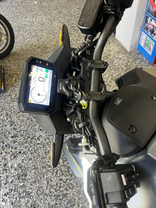Honda CB 750 Hornet de 2023, Irrepreensível com 11698 Kms. Garantia