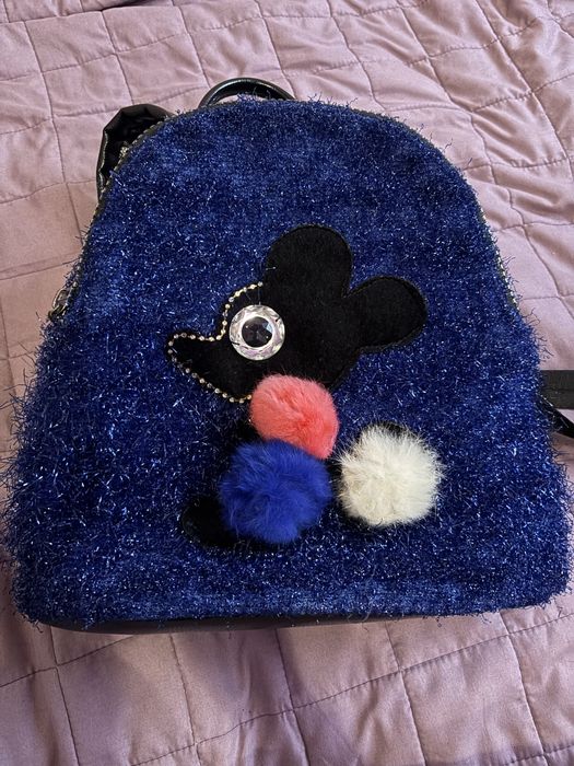 Стильний пухнастий рюкзак