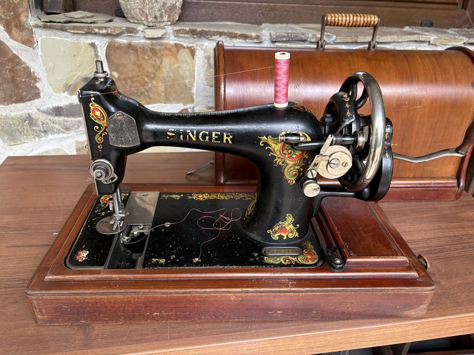 Stara maszyna walizkowa SINGER