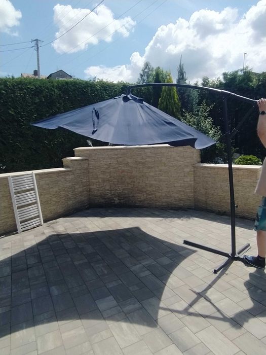 Parasol ogrodowy jak nowy