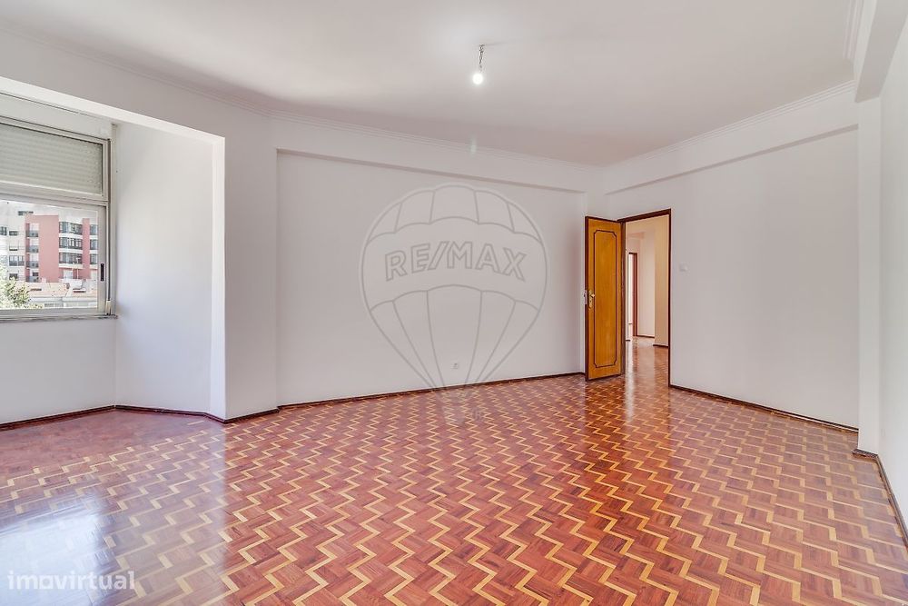 Apartamento T4 para arrendamento