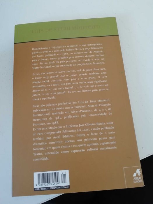 Livro "Felizmente há luar"