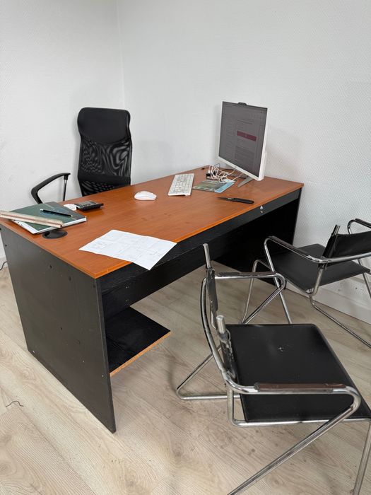 Komplet mebli biurowych