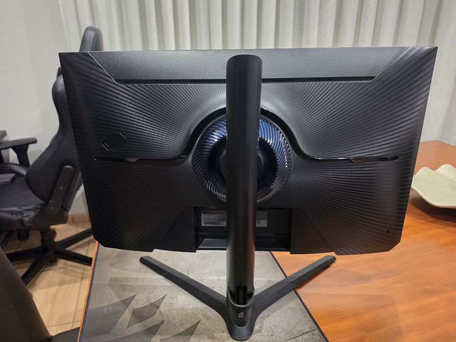 Monitor Samsung Odyssey G4 27" G40B IPS FHD 240Hz 1ms FreeSync Premium G-Sync
