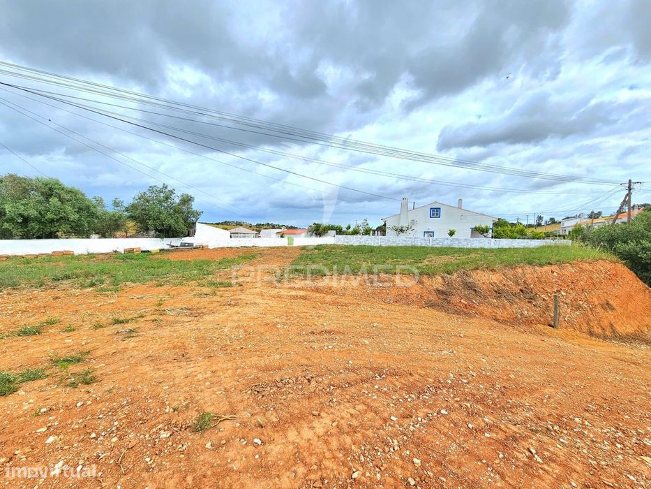Terreno para construção com 3.215 m², localizado em Ourique.