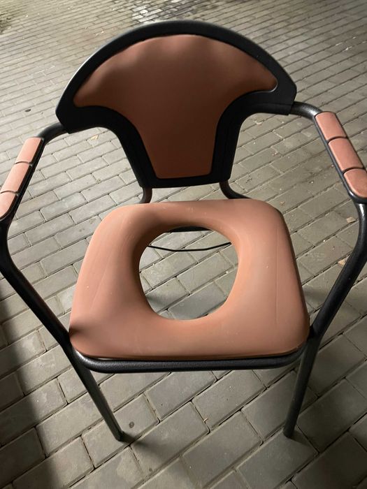 krzesło tapicerowane toaletowe WC dla seniora