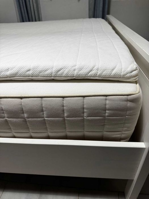 Cama de casal c/colchões