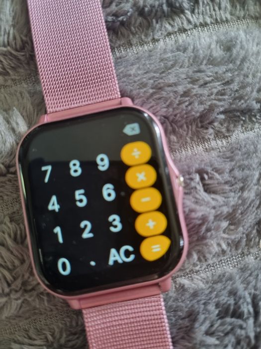 Smart watch złoty, różowy lub srebrny.