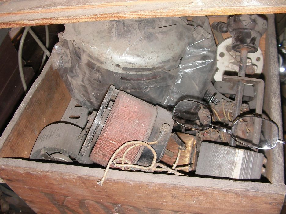 Potentiometer, rheostat, variable resistor. Various types.64739403266435125