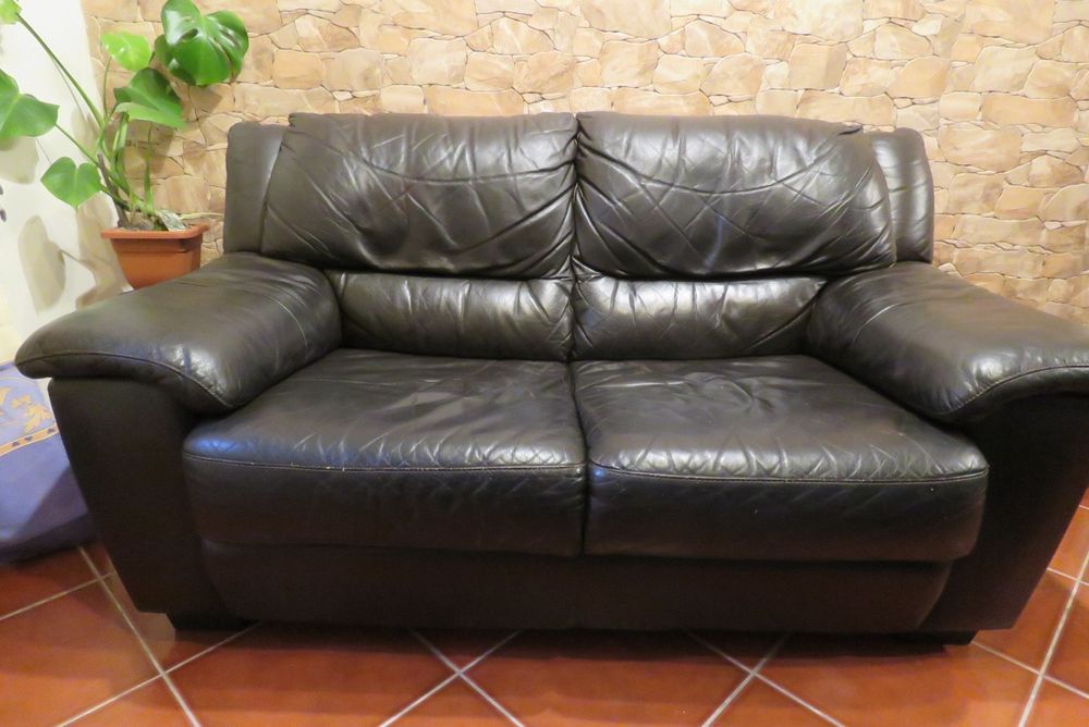 Sofá dois lugares em pele