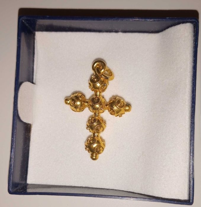 Cruz de filigrana como nova