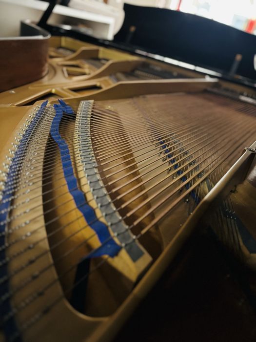 Piano K. Kawai preto
