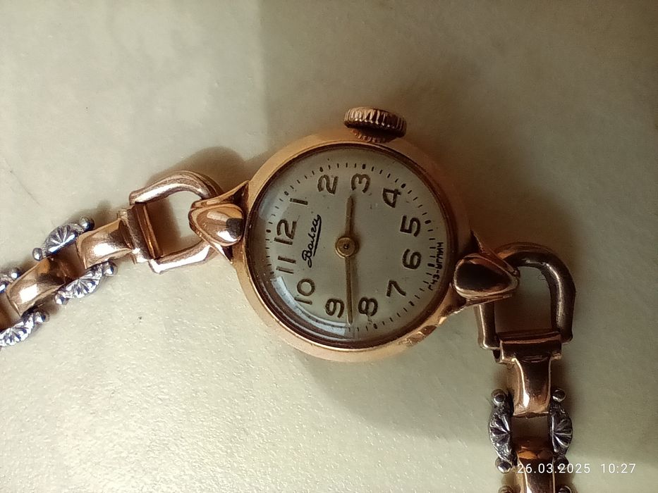 Продам золотые антикварные часы с золотым браслетом 50 х годов.