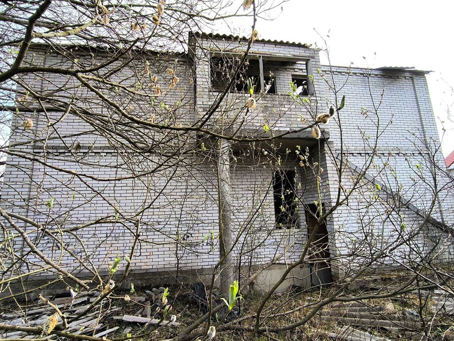 Недорого!Недобудований будинок та 15сот.в Макарові.Підведено газ.
