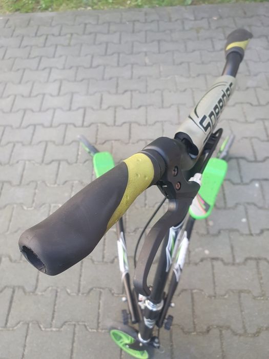 Trójkołowa wyczynowa hulajnoga